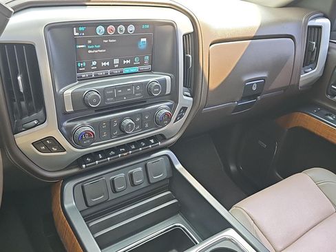 Used 2019 GMC Sierra 2500 SLT w/ Duramax Plus Package AWD/4WD image 15