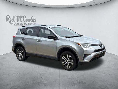 Used 2018 Toyota RAV4 LE FWD image 7