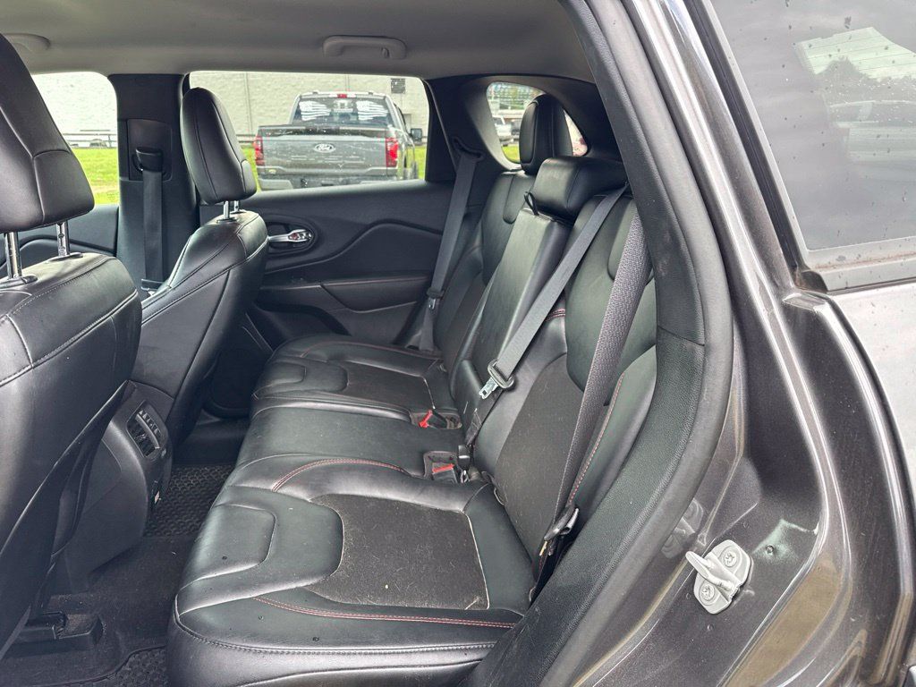 Used 2022 Jeep Cherokee Trailhawk AWD/4WD image 13