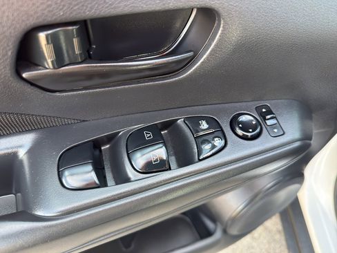 Used 2022 Nissan Kicks S image 11