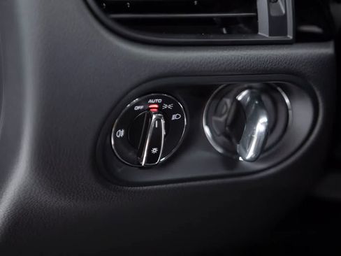 Certified 2026 Porsche Macan AWD/4WD image 28