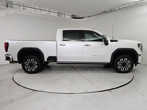 Used 2024 GMC Sierra 3500 Denali Ultimate image 7