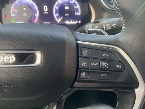 Used 2022 Jeep Grand Cherokee Altitude image 18