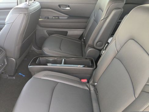New 2026 Nissan Pathfinder SL image 28
