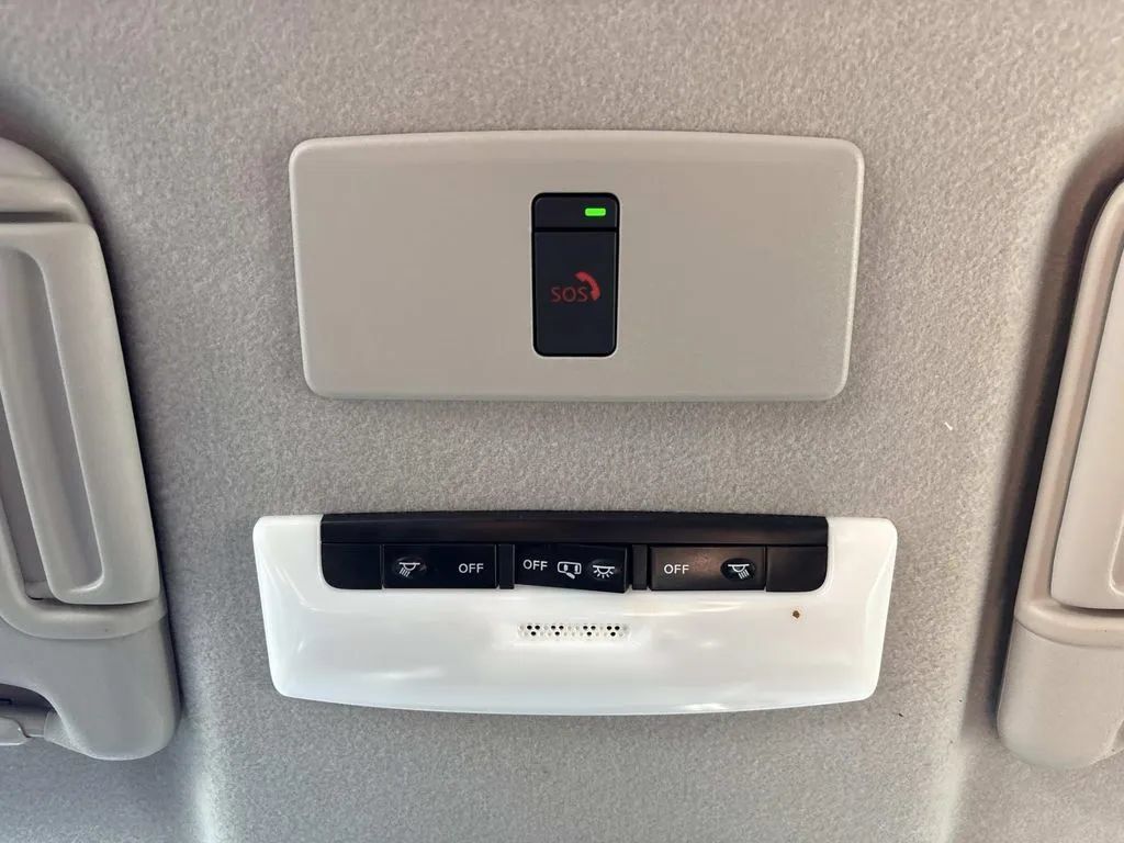 Used 2024 Nissan Kicks SR FWD image 14