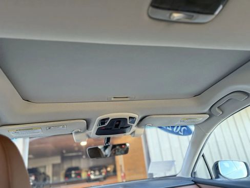 Used 2022 Subaru Outback Touring w/ Popular Package #2 image 21