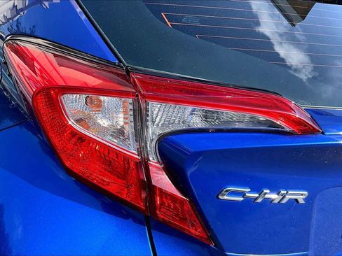 Used 2018 Toyota C-HR XLE FWD image 28