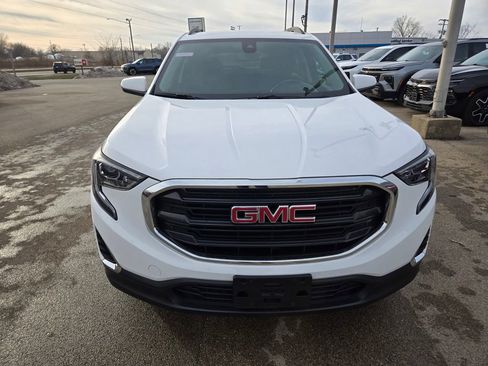 Used 2020 GMC Terrain SLE w/ Driver Convenience Package image 3