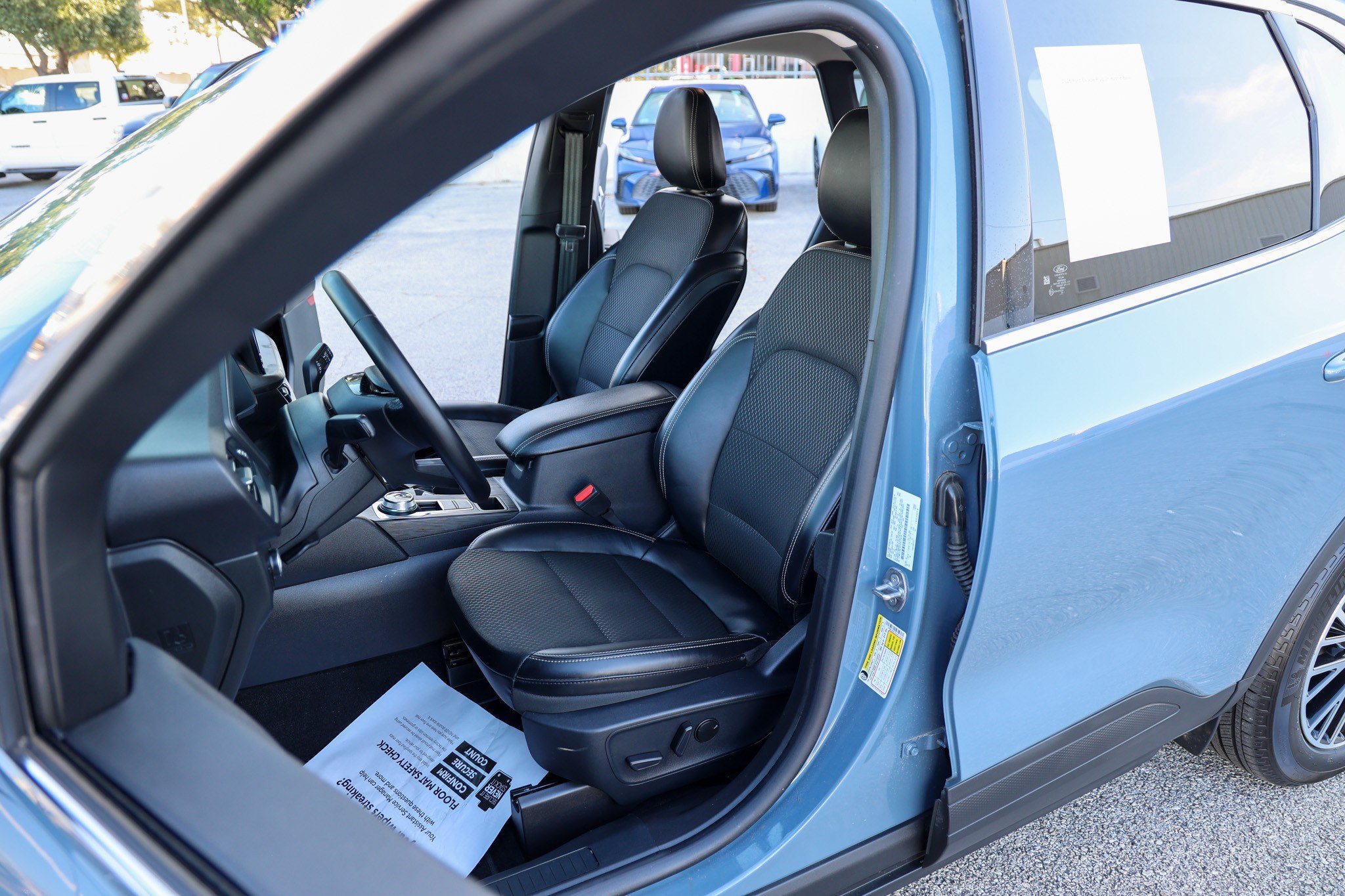 Used 2026 Ford Escape SE FWD image 32