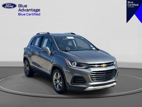 Used 2020 Chevrolet Trax LT w/ Driver Confidence Package FWD image 4