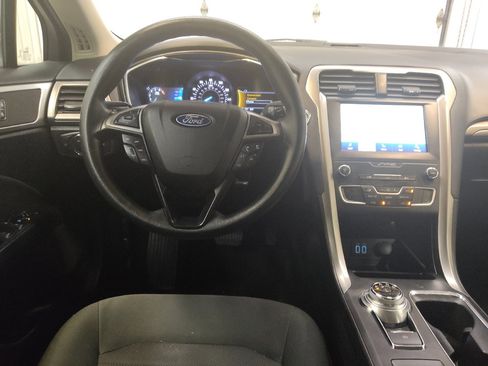 Used 2020 Ford Fusion SE FWD image 22