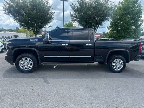 Used 2024 Chevrolet Silverado 2500 High Country w/ High Country Premium Package AWD/4WD image 4