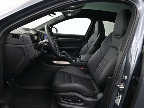 New 2026 Porsche Cayenne Turbo image 5
