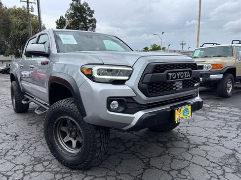 Used 2021 Toyota Tacoma TRD Off-Road w/ TRD Premium Off Road Package AWD/4WD image 1