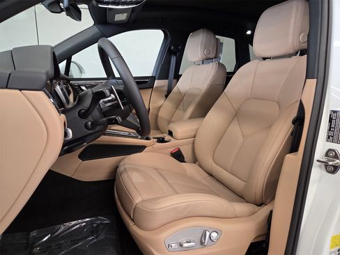 Used 2026 Porsche Macan image 5