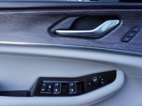 Used 2022 Jeep Grand Cherokee Overland image 9