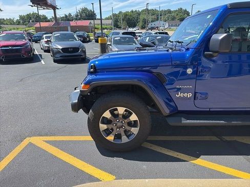 Used 2018 Jeep Wrangler Unlimited Sahara AWD/4WD image 6