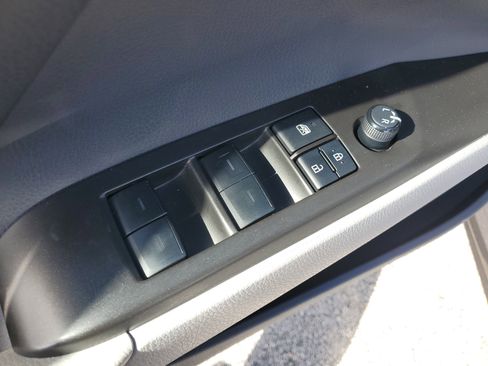 Used 2023 Toyota Camry SE image 17