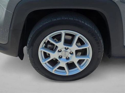 Used 2020 Jeep Renegade Latitude w/ Safety & Security Group II FWD image 9