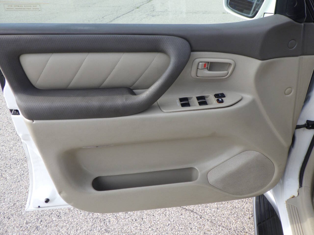 Used 2004 Toyota Land Cruiser AWD/4WD image 9