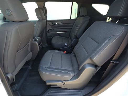 Used 2025 Chevrolet Traverse LT w/ Driver Confidence Package FWD image 16