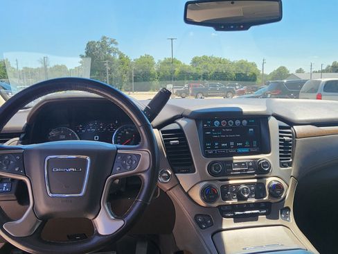 Used 2019 GMC Yukon Denali w/ Denali Ultimate Package AWD/4WD image 18