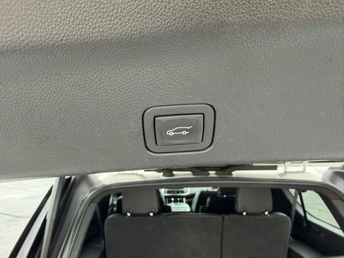 Used 2023 Chevrolet Suburban Premier AWD/4WD image 19
