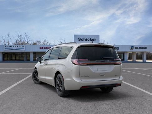 New 2026 Chrysler Pacifica Limited w/ S Appearance Package FWD image 33