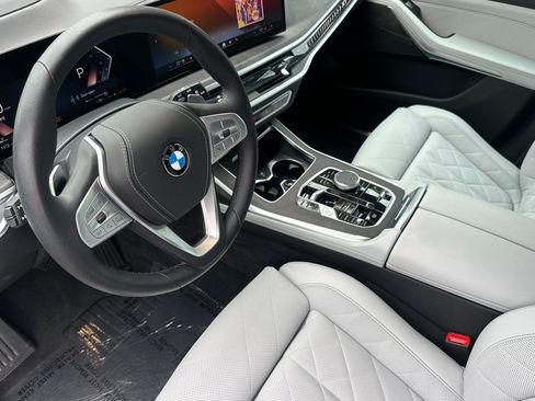 Used 2024 BMW X7 xDrive40i w/ Climate Comfort Package AWD/4WD image 11