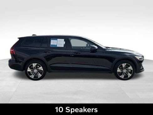 Used 2025 Volvo V60 B5 Cross Country Plus image 4