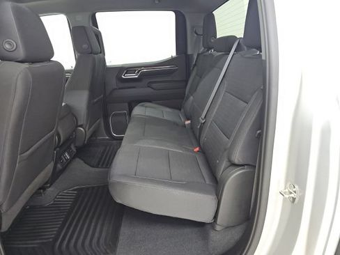 Used 2022 Chevrolet Silverado 1500 LT AWD/4WD image 3