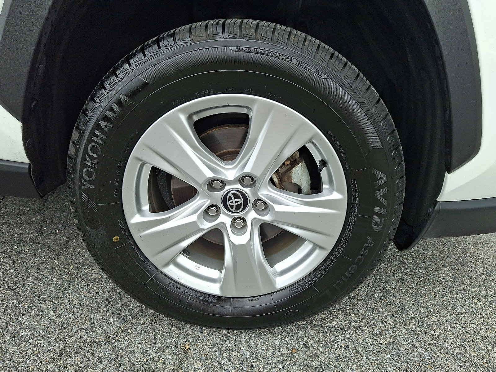 Used 2021 Toyota RAV4 XLE AWD/4WD image 8