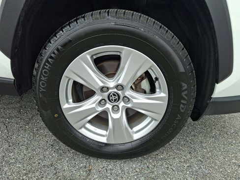 Used 2021 Toyota RAV4 XLE AWD/4WD image 8