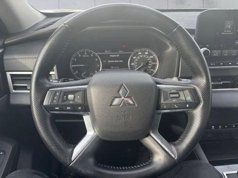Used 2022 Mitsubishi Outlander SE image 13