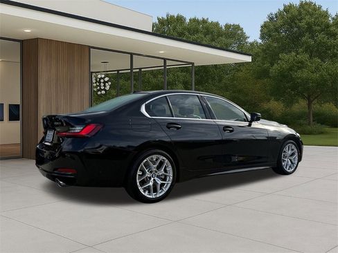 Used 2025 BMW 330i Sedan w/ Premium Package image 7