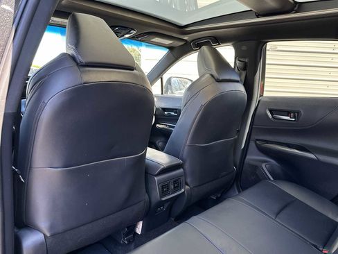 Used 2023 Toyota Venza Nightshade image 16