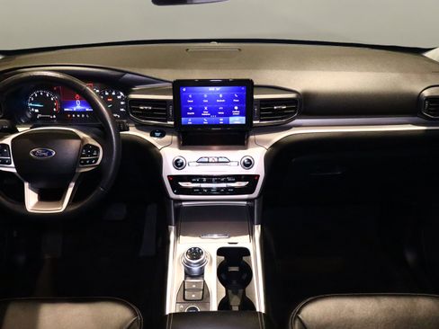 Used 2024 Ford Explorer XLT w/ Equipment Group 202A image 24