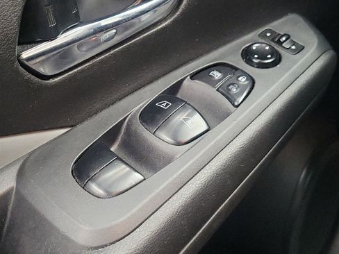 Used 2021 Nissan Kicks SR FWD image 27