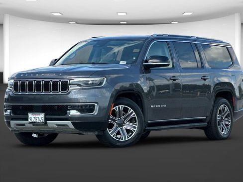 Used 2024 Jeep Wagoneer L Series II w/ Flexible Seating Group AWD/4WD image 2