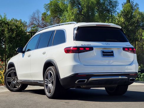 Used 2024 Mercedes-Benz GLS 450 4MATIC image 3