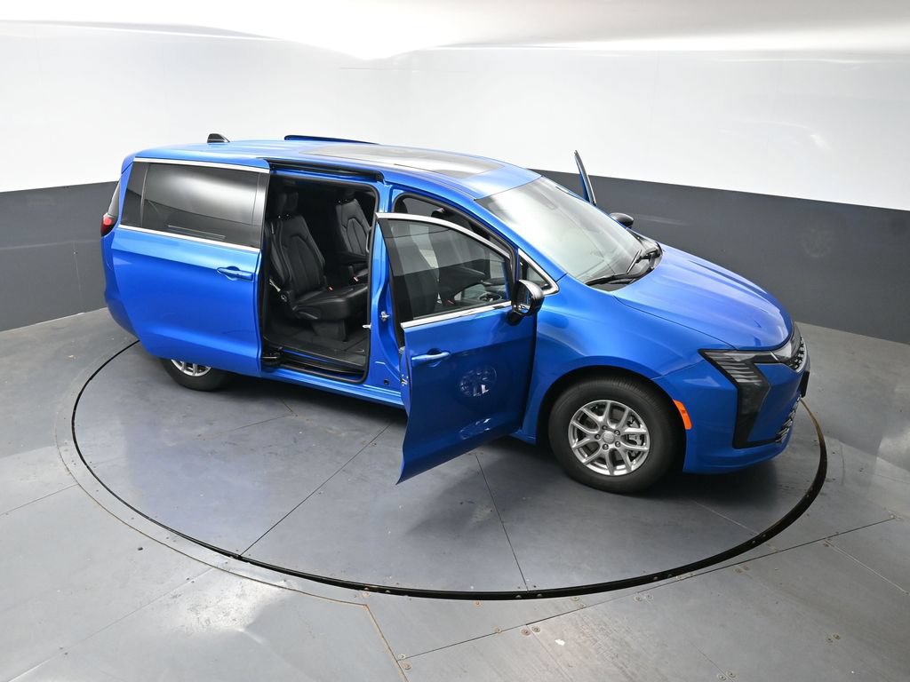 New 2027 Chrysler Pacifica Select w/ Family Tech Group FWD image 49