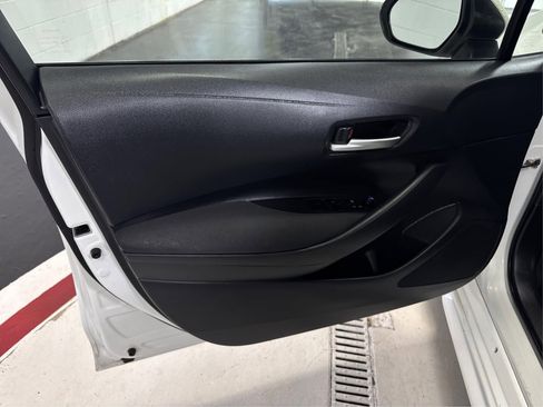 Used 2020 Toyota Corolla LE FWD image 23