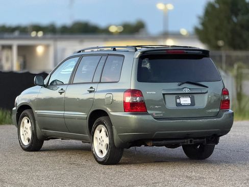 Used 2005 Toyota Highlander Limited w/ Leather Trim Pkg AWD/4WD image 10
