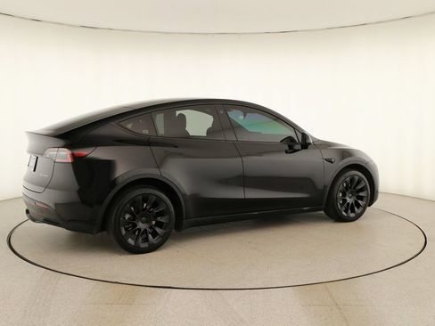 Used 2023 Tesla Model Y Long Range AWD/4WD image 7