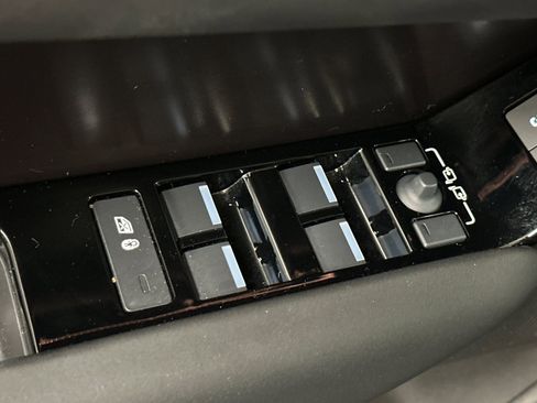 Used 2026 Land Rover Range Rover Velar Dynamic SE image 15