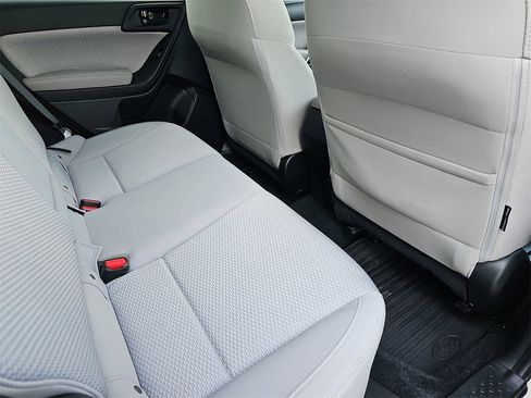 Used 2018 Subaru Forester 2.5i Premium w/ All-Weather Package image 11