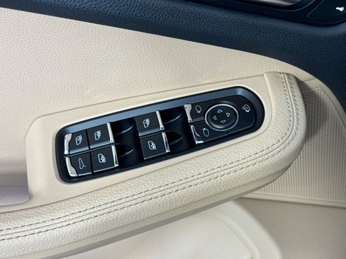 Certified 2023 Porsche Macan AWD/4WD image 13