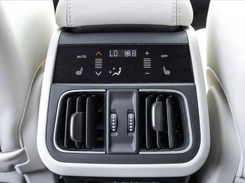 Used 2023 Maserati Grecale Modena AWD/4WD image 21