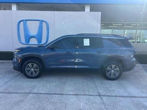 Used 2024 Chevrolet Traverse LT FWD image 5