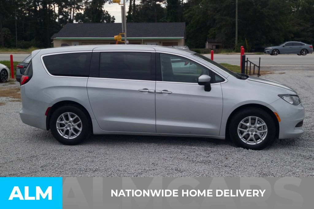 Used 2023 Chrysler Voyager LX FWD image 4